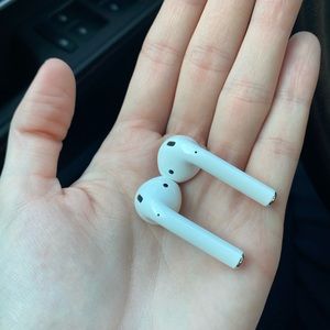 Brand new never worn 2nd generation apple AirPods